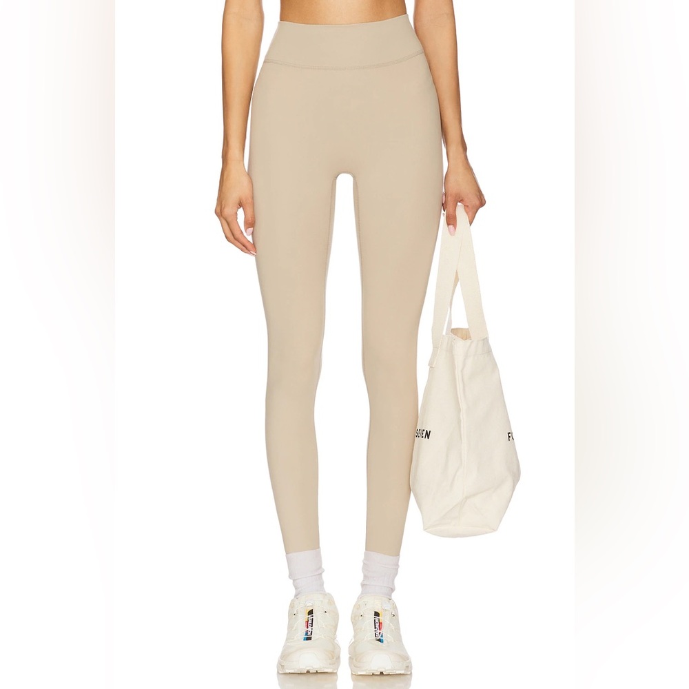 High-Waist Beige Leggings – Women's Seamless Active Leggings